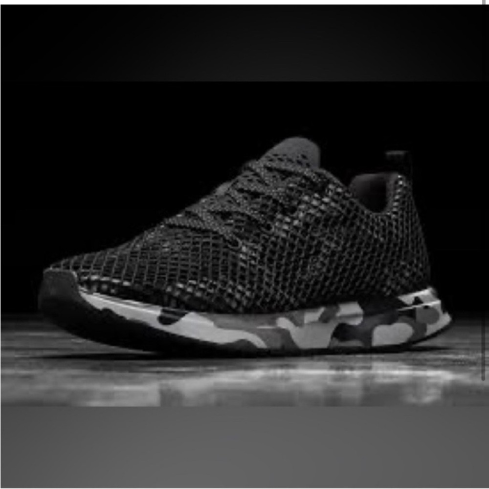 NoBull Women’s Diamond Mesh Black Camo Runner